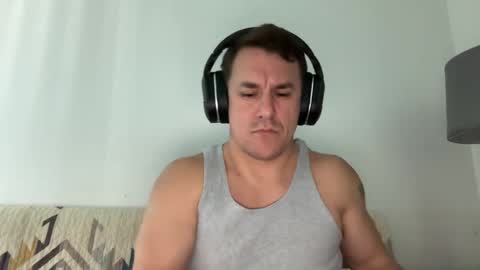 Snapshot of sirbubblesworth chatting on 03.10.25 sirbubblesworth online show from 03.10.25