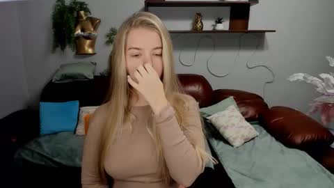 SirenaBloom online show from 09.25.25