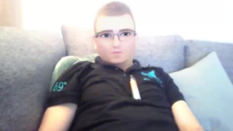 looking for older male ore female to use me sexually and be good to me ahhhhh online show from 09.15.25