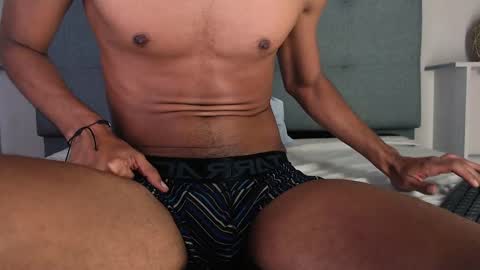 Snapshot of sissydoll_ chatting on 01.05.25 TOMY online show from 01.05.25