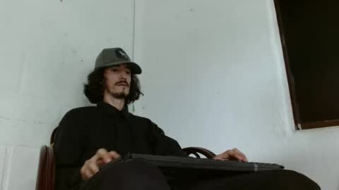 Snapshot of sk8sir chatting on 06.19.26 sk8sir online show from 06.19.26