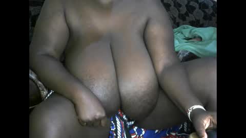 Snapshot of skado11 chatting on 10.13.25 skado11 online show from 10.13.25