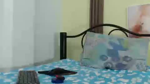 Snapshot of skinny18sexy chatting on 06.14.26 skinny online show from 06.14.26