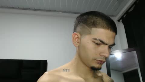 Snapshot of skinny_badboy chatting on 12.28.24 E R O S online show from 12.28.24