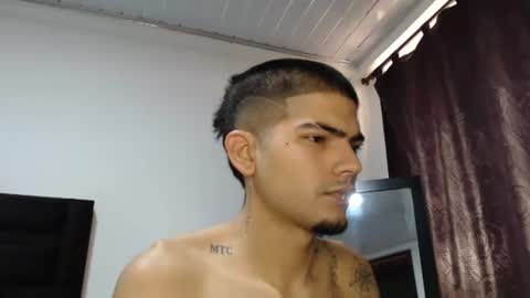 Snapshot of skinny_badboy chatting on 12.28.24 E R O S online show from 12.28.24