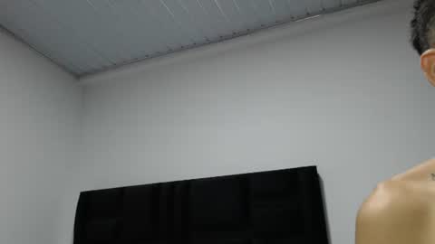 Snapshot of skinny_badboy chatting on 12.29.24 E R O S online show from 12.29.24