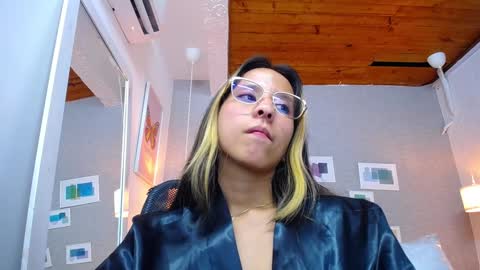 skinny_hottie18 online show from 01.09.25