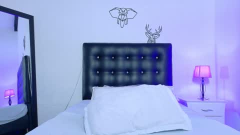 skinny_hottie18 online show from 02.10.25