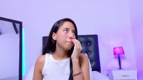 skinny_hottie18 online show from 11.11.25