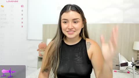 Snapshot of skinny_laura chatting on 04.25.26 online show from 04.25.26