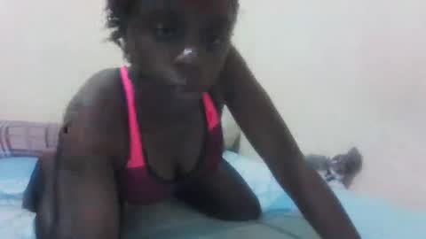 Snapshot of skinny_petite18 chatting on 10.12.25 Munah online show from 10.12.25