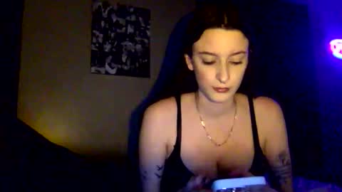 Snapshot of skinnyangel21 chatting on 11.26.25 skinnyangel21 online show from 11.26.25