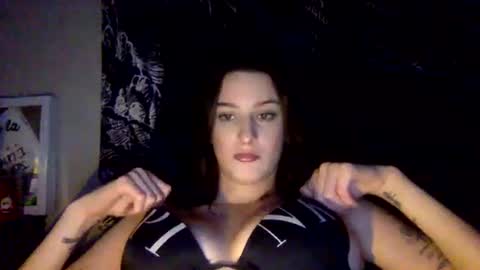 Snapshot of skinnyangel21 chatting on 11.27.25 skinnyangel21 online show from 11.27.25