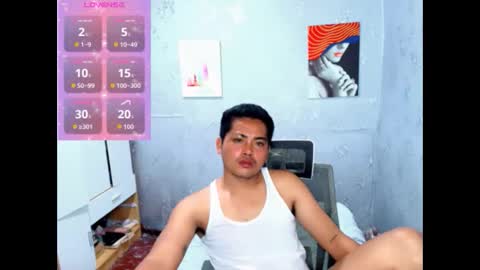 Snapshot of skinnyar chatting on 10.12.25 skinnyar online show from 10.12.25