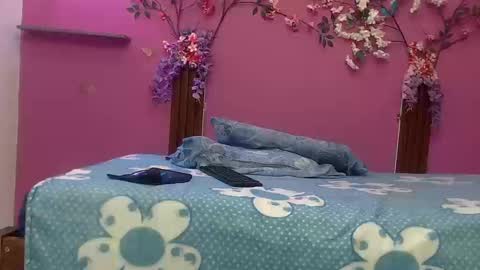 Snapshot of skinnybarbie022 chatting on 09.19.25 barbi online show from 09.19.25