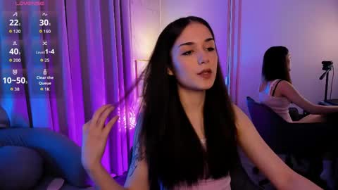 Snapshot of skinnyellie chatting on 05.06.26 Ellie online show from 05.06.26