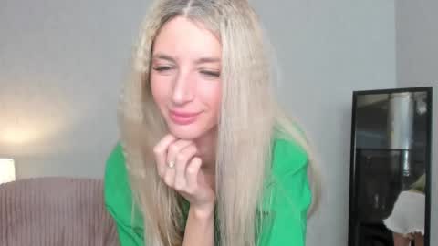 Skinnyladyy online show from 02.26.25