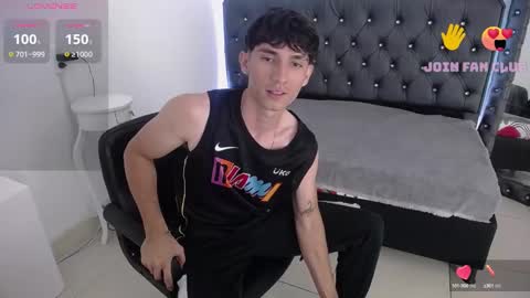 Skorpyon Musclee online show from 12.31.24