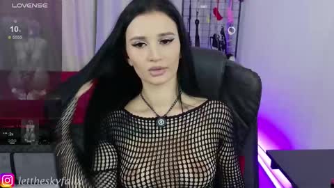 Snapshot of sky011fall chatting on 09.11.25 Eliza online show from 09.11.25