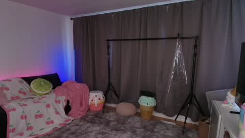 Skye Watson online show from 09.19.25