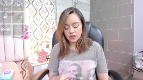 Snapshot of skyjunne chatting on 10.20.25 Sky June online show from 10.20.25