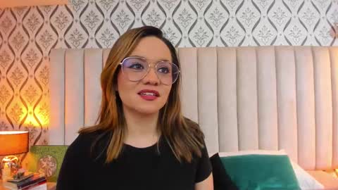 Snapshot of skyjunne chatting on 11.09.25 Sky June online show from 11.09.25