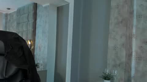 Snapshot of skyjunne chatting on 12.21.25 Sky June online show from 12.21.25