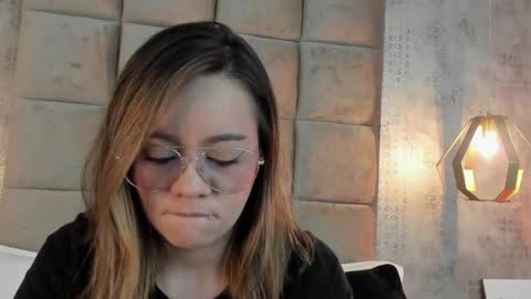 Snapshot of skyjunne chatting on 12.22.25 Sky June online show from 12.22.25