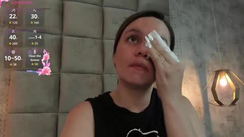 Snapshot of skyjunne chatting on 01.05.26 Sky June online show from 01.05.26