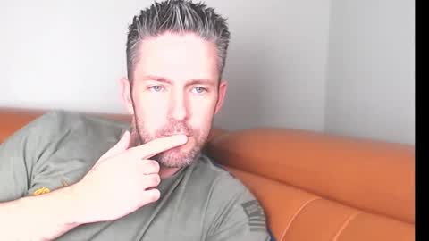 Snapshot of skylarrgrey chatting on 04.02.26 SkylarGrey online show from 04.02.26