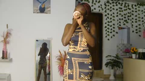 Snapshot of skyy_brown chatting on 06.13.26 Bella online show from 06.13.26
