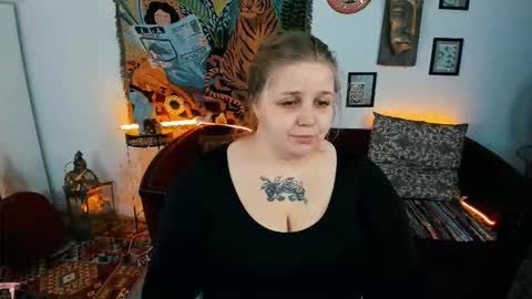 Snapshot of sladadeew chatting on 11.03.25 Slada Deew online show from 11.03.25