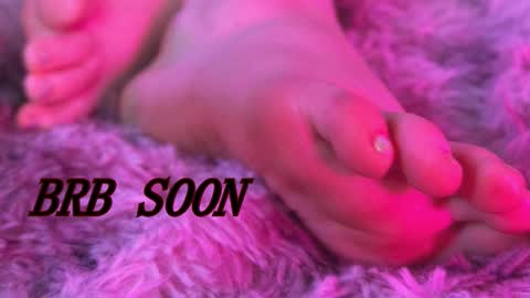 Snapshot of sladadeew chatting on 11.28.25 Slada Deew online show from 11.28.25