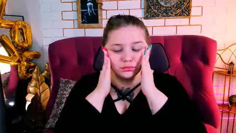 Snapshot of sladadeew chatting on 12.04.25 Slada Deew online show from 12.04.25