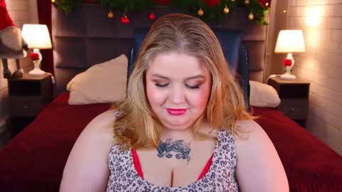 Snapshot of sladadeew chatting on 12.19.25 Slada Deew online show from 12.19.25