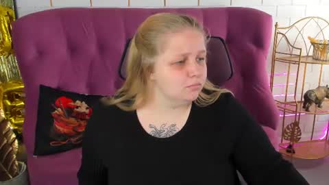 Snapshot of sladadeew chatting on 07.18.26 Slada Deew online show from 07.18.26