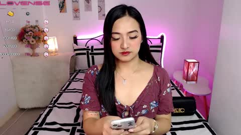 Queen Cyrine online show from 01.12.25