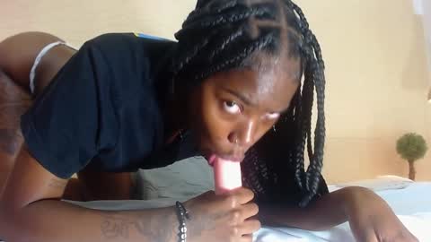 slim_chocobar18 online show from 12.12.24