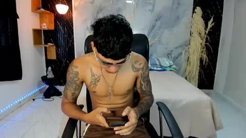 Snapshot of slim_master12 chatting on 04.19.26 slim_master12 online show from 04.19.26