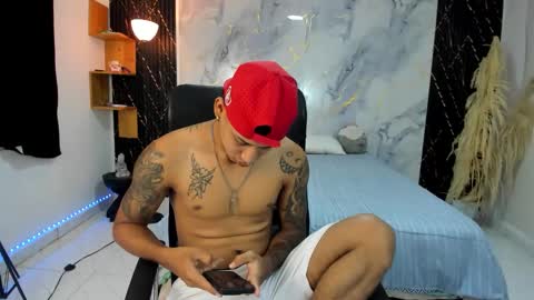 Snapshot of slim_master12 chatting on 04.27.26 slim_master12 online show from 04.27.26
