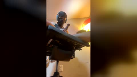 Snapshot of slimsjim86 chatting on 12.03.25 slimsjim86 online show from 12.03.25