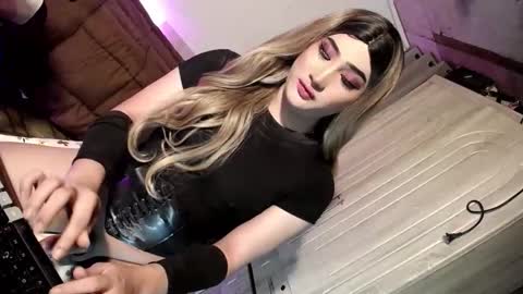Snapshot of slut_bigcock chatting on 05.20.26 Nathalie online show from 05.20.26