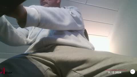 Snapshot of slutiam chatting on 12.11.24  SLUTIAM   online show from 12.11.24