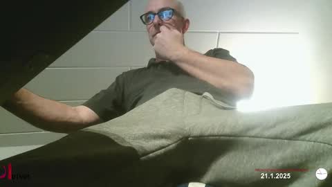 Snapshot of slutiam chatting on 01.21.25  SLUTIAM   online show from 01.21.25