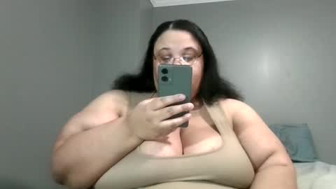 Snapshot of sluttyjess31 chatting on 06.15.26 Jessica online show from 06.15.26