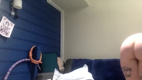 Snapshot of sluttylittlexxx chatting on 12.01.25 SluttyLittleXXX online show from 12.01.25