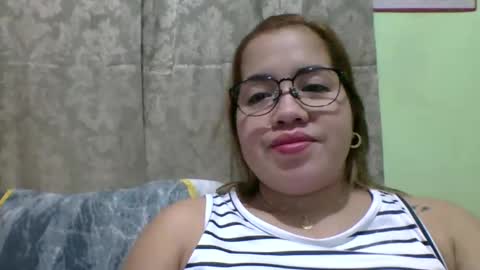 Snapshot of small_boobs59 chatting on 05.11.26 Lovewella online show from 05.11.26