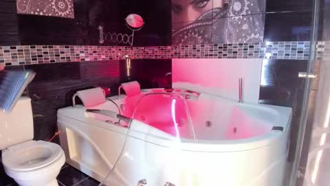 Small Hot19 online show from 09.24.25