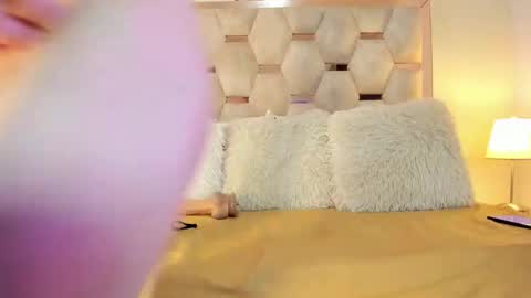 Small Hot19 online show from 09.25.25