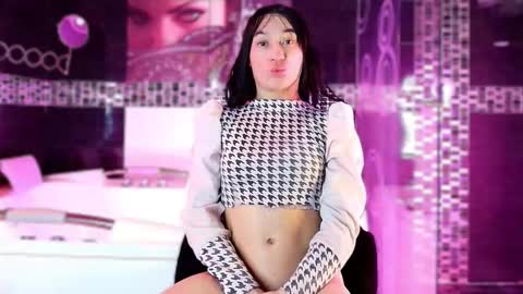 Small Hot19 online show from 12.14.25